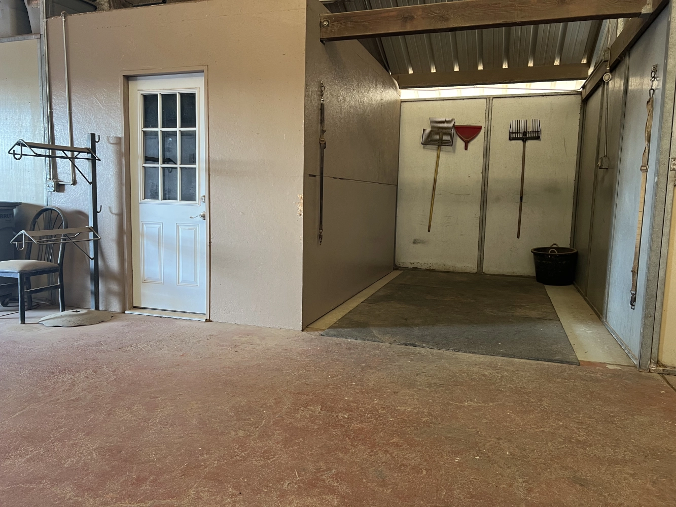 Indoor grooming station at Triple D Ranch